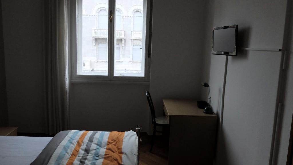 B&B Piazza Goldoni Τεργέστη Εξωτερικό φωτογραφία