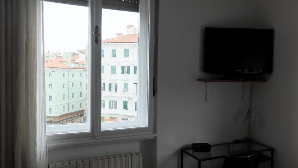 B&B Piazza Goldoni Τεργέστη Εξωτερικό φωτογραφία